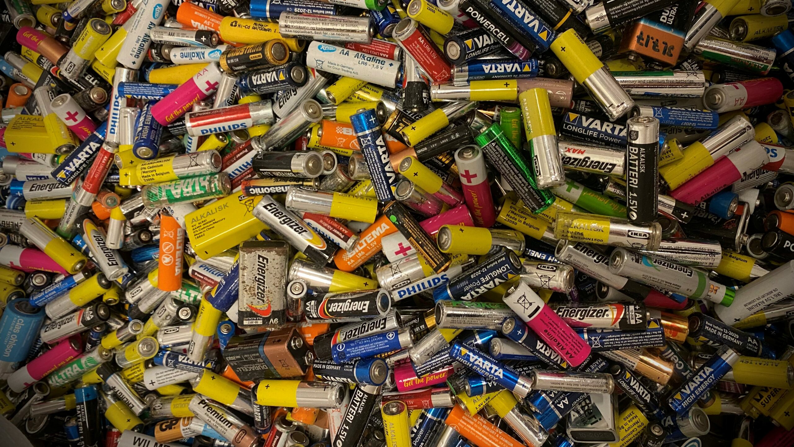 Kaster du batterier i restavfallet? Det må du bare slutte med! 10