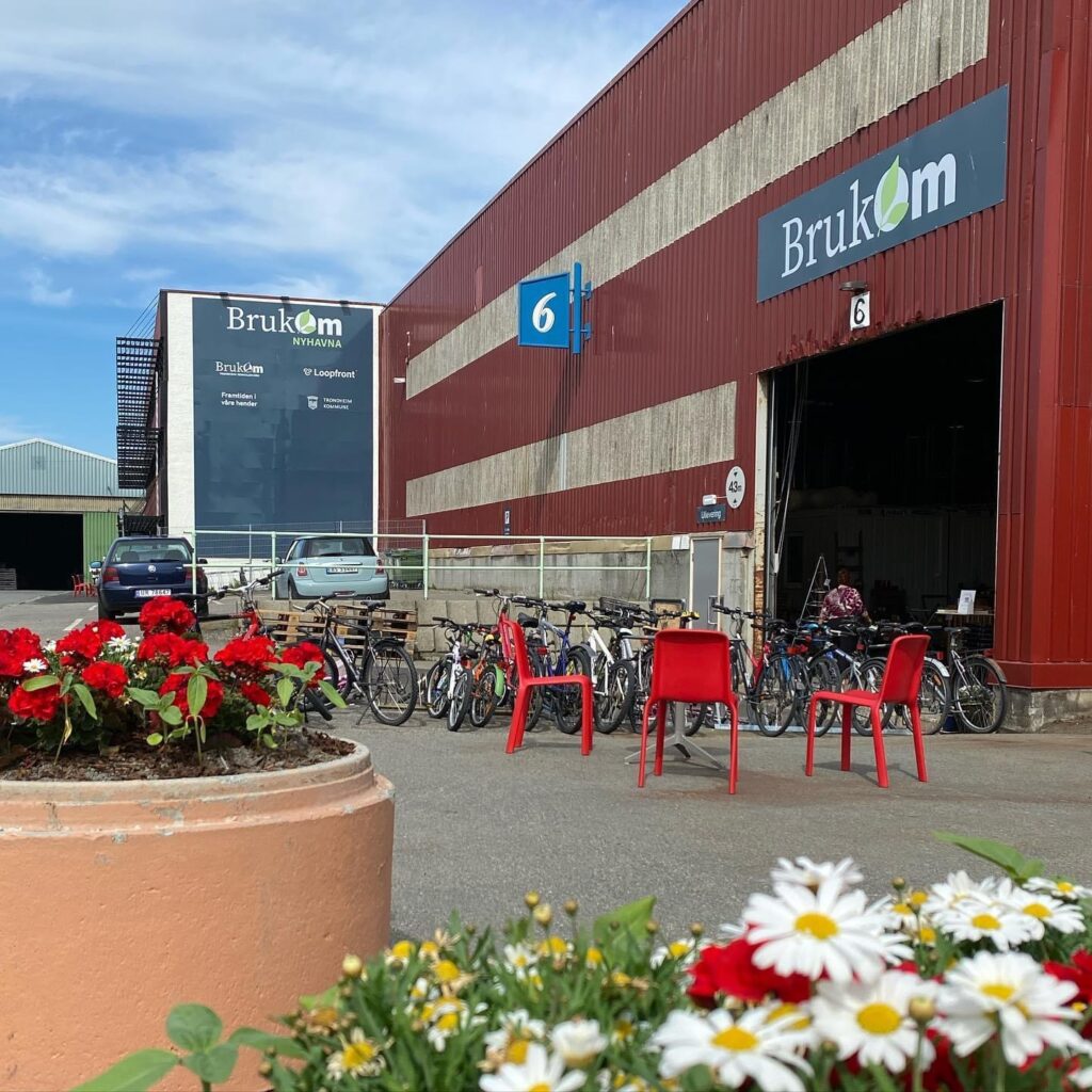 BrukOm markedsdag og auksjon 9