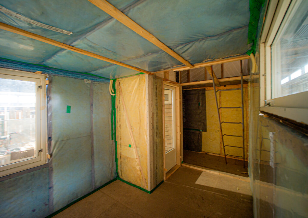 Denne uka rullet det et mikrohus laget av gjenbruksmaterialer gjennom byen... 1