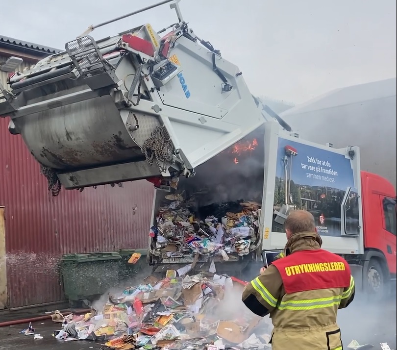 Kenneth holdt hodet kaldt da det begynte å brenne i bilen