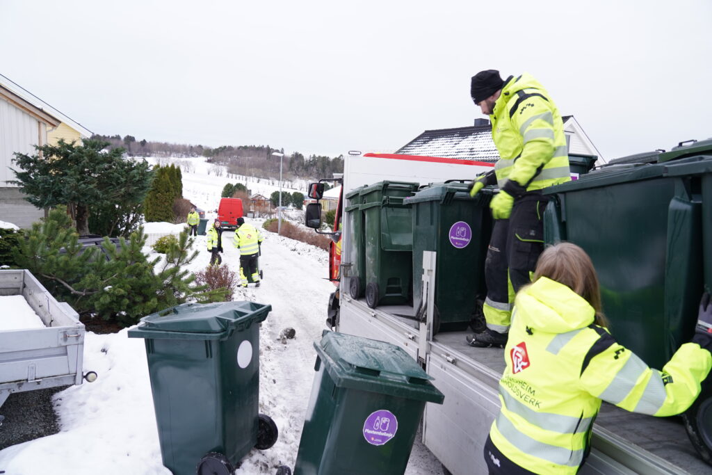 Storprosjektet er i gang – denne uka plasserte vi ut de første nye beholderne 9