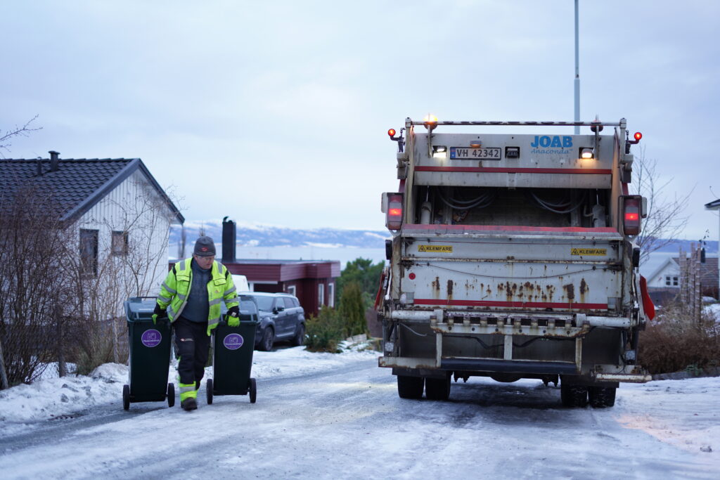 Storprosjektet er i gang – denne uka plasserte vi ut de første nye beholderne 8