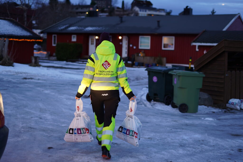 Storprosjektet er i gang – denne uka plasserte vi ut de første nye beholderne 6