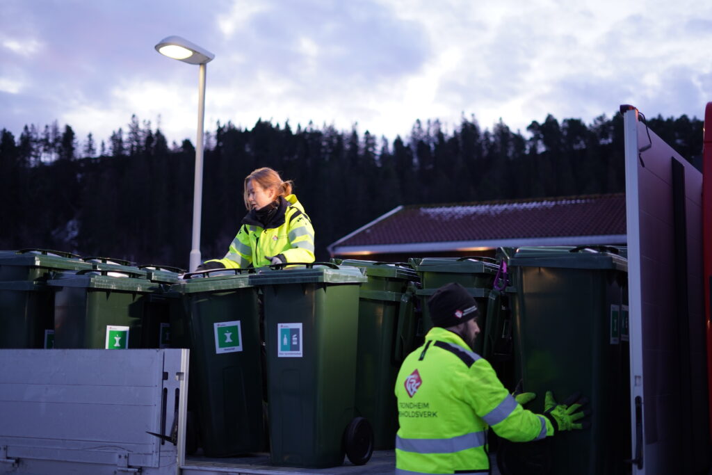 Storprosjektet er i gang – denne uka plasserte vi ut de første nye beholderne 3