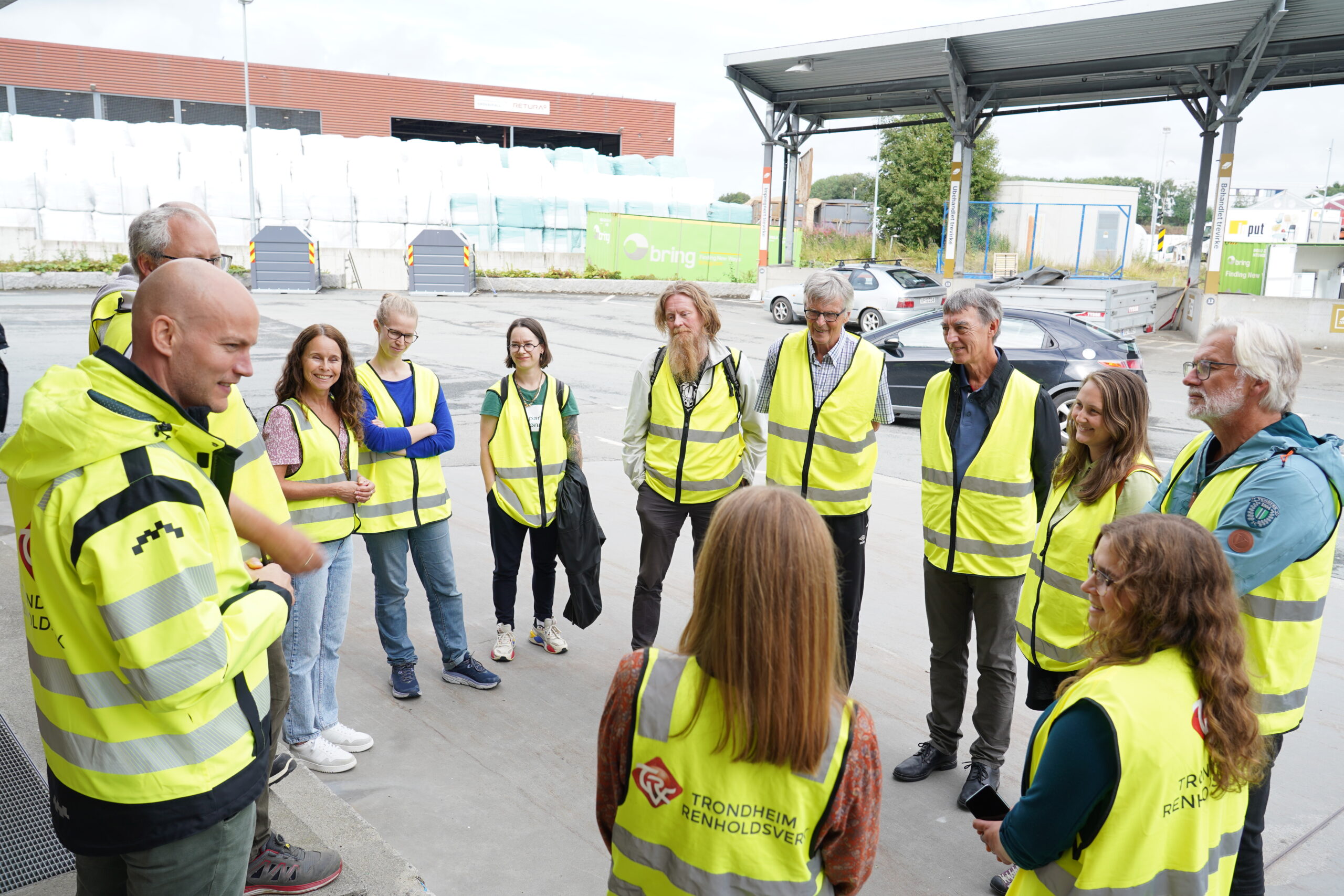 Samlet politikerne på gjenvinningsstasjonen